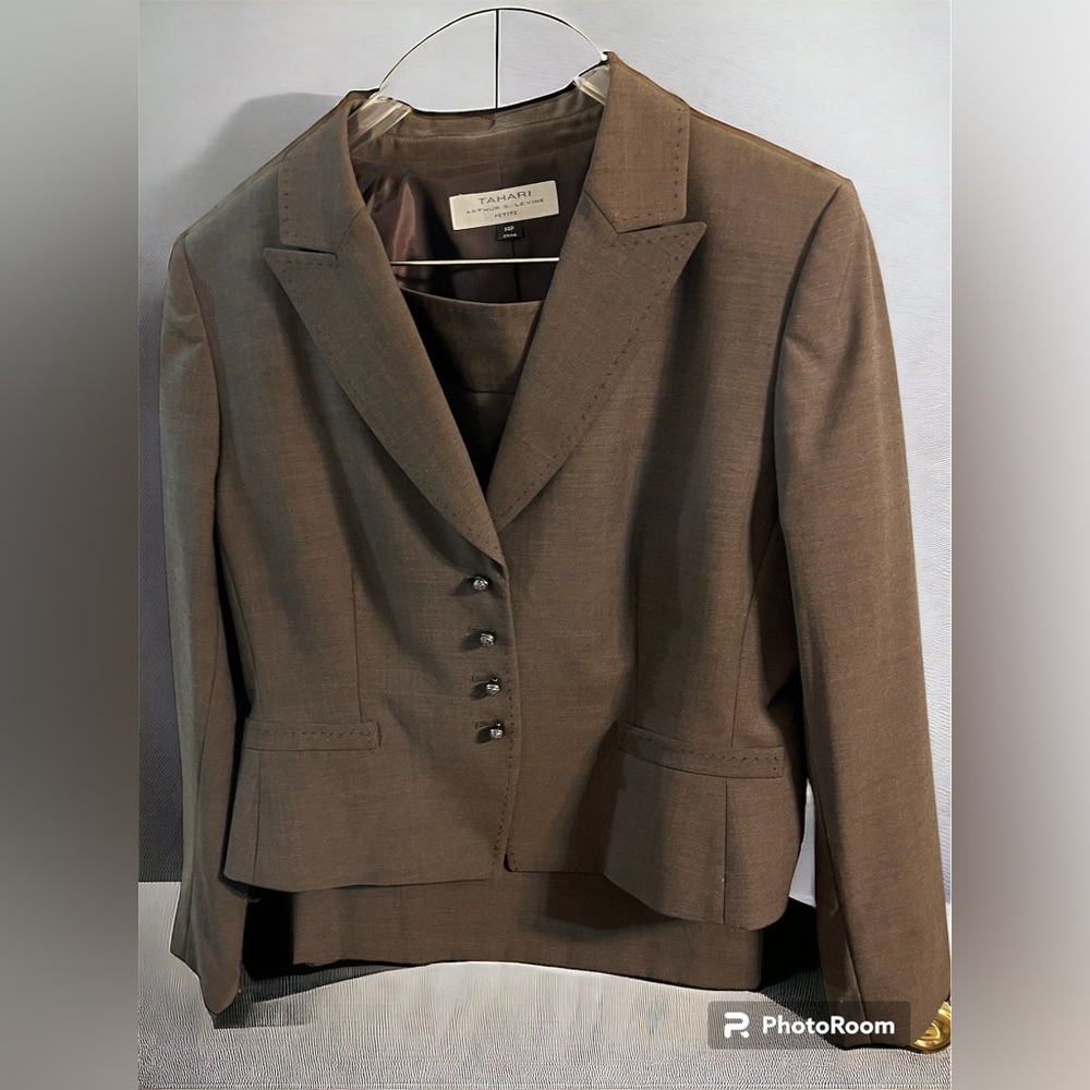 Tahari Arthur S. Levine Elliot Brown Single Breasted Wool Size 14 Petite.